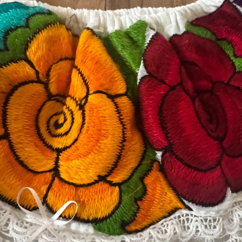 White Off-Shoulder Embroidered Floral Peasant Blouse - Picture 2 of 4